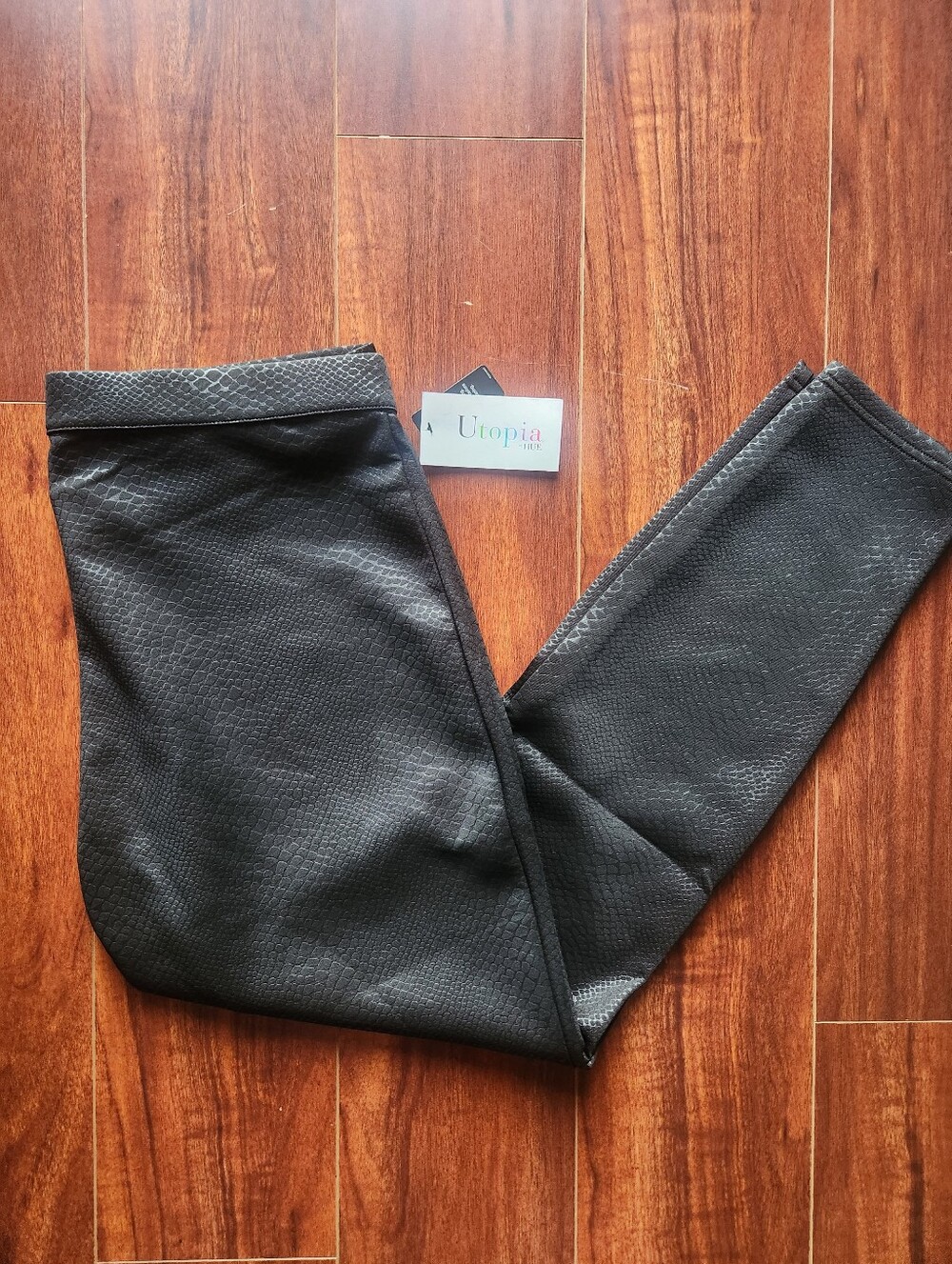 Utopia By HUE Python Pull Leggings Black NWT XL